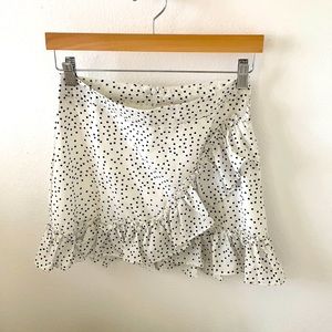 WHITE AND BLACK POKA DOT SKIRT